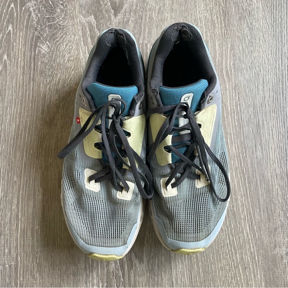 On Cloud Cloudstratus Sneakers - Picture 2 of 6